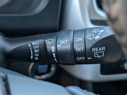 Used 2019 Toyota Highlander SE image 28