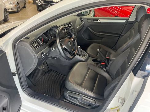 Used 2017 Volkswagen Jetta SE FWD image 32