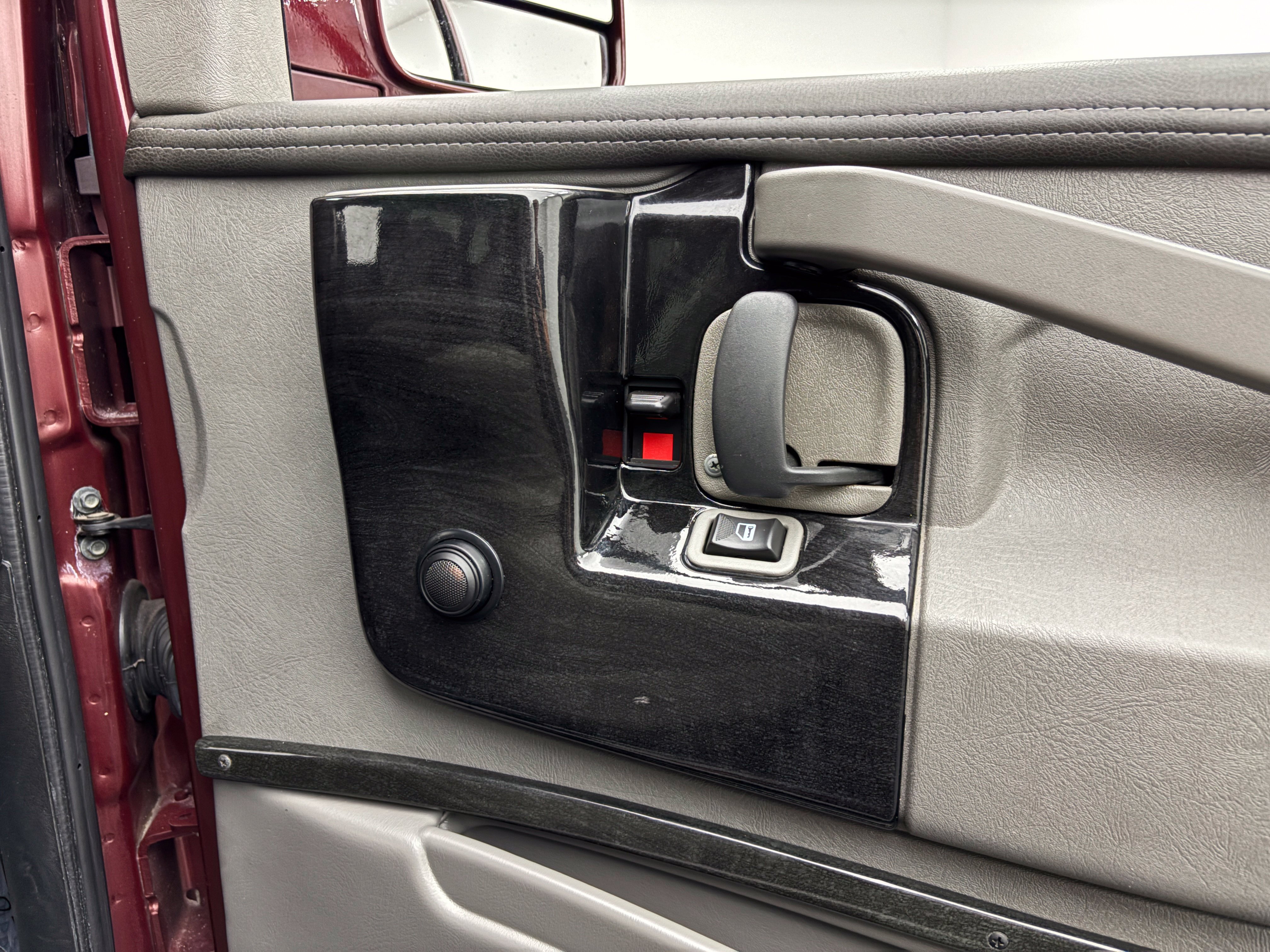 Used 2020 GMC Savana 2500 Extended w/ Enhanced Convenience Package RWD image 21