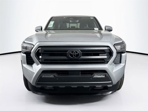 Certified 2024 Toyota Tacoma SR5 AWD/4WD image 9