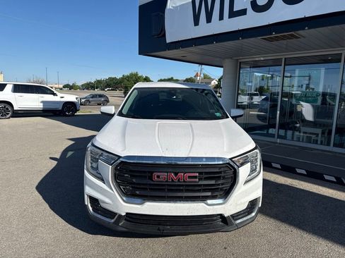 Used 2022 GMC Terrain SLE FWD image 2