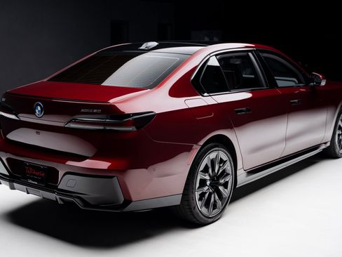 Used 2023 BMW i7 xDrive60 w/ Parking Assistance Package image 32