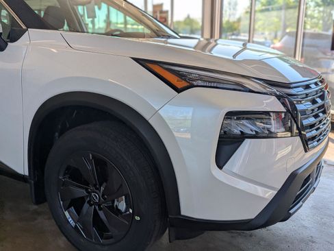 New 2026 Nissan Rogue SV w/ Cold Weather Package AWD/4WD image 9