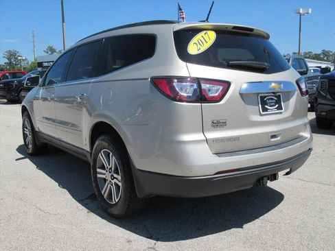 Used 2017 Chevrolet Traverse LT FWD image 5