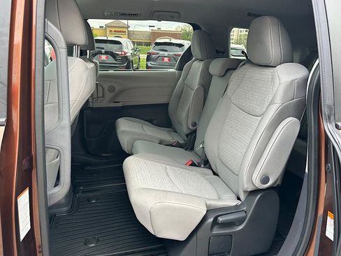 Certified 2023 Toyota Sienna LE FWD image 16