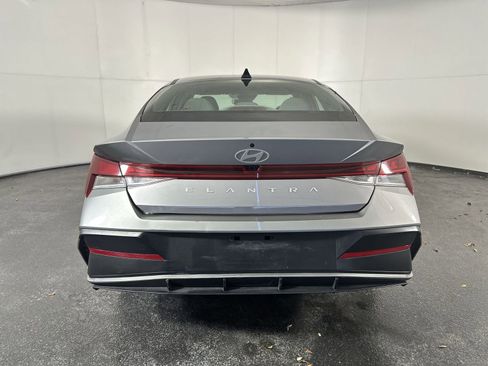 Used 2025 Hyundai Elantra SEL FWD image 7