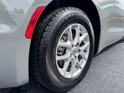 Used 2022 Chrysler Pacifica Touring-L FWD image 10