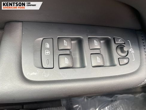 Used 2025 Volvo XC60 B5 Plus AWD/4WD image 22