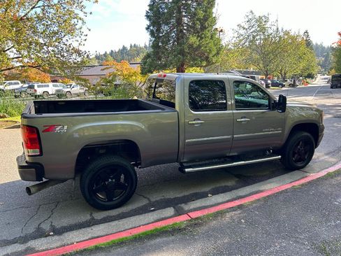 Used 2013 GMC Sierra 2500 Denali w/ Suspension Package, Off-Road AWD/4WD image 4