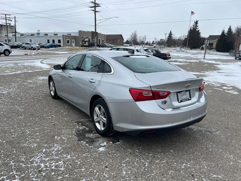 Used 2022 Chevrolet Malibu LS image 3