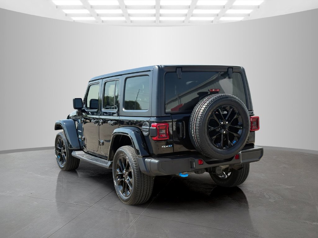 Used 2022 Jeep Wrangler Unlimited Sahara w/ Cold Weather Group AWD/4WD image 6