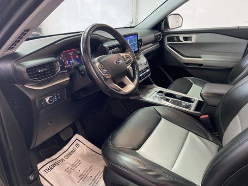 Used 2022 Ford Explorer XLT w/ Equipment Group 202A AWD/4WD image 23