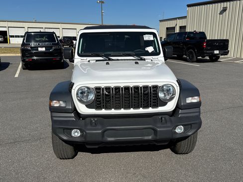 Used 2025 Jeep Wrangler Sport S AWD/4WD image 2