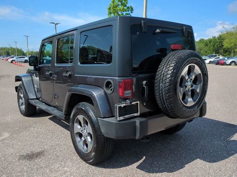 Used 2018 Jeep Wrangler Unlimited Sahara w/ Connectivity Group AWD/4WD image 4