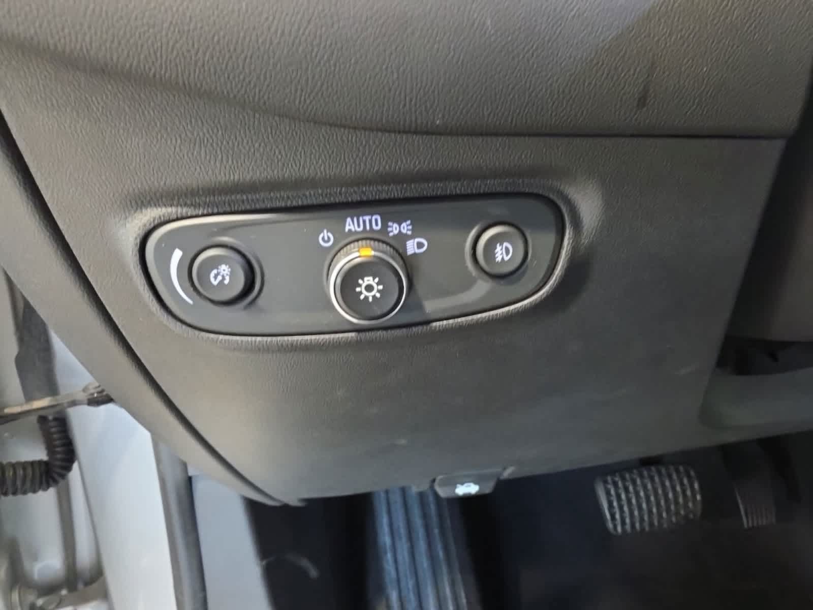 Used 2020 Chevrolet Equinox LT w/ Driver Convenience Package FWD image 22