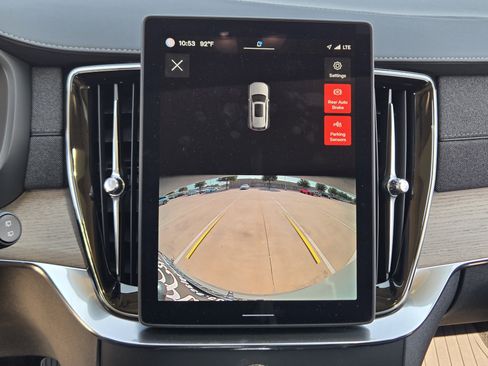 Certified 2025 Volvo XC90 B5 Core w/ Climate Package image 22