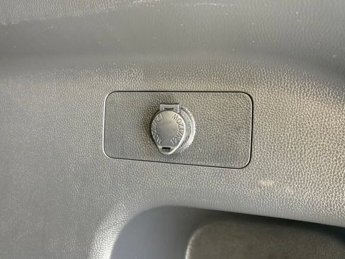 Used 2025 Toyota RAV4 XLE FWD image 5