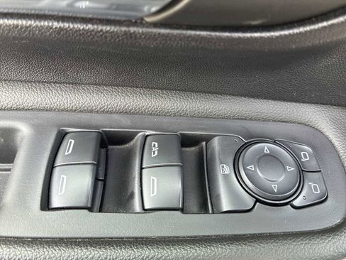 Used 2024 GMC Terrain SLT AWD/4WD image 15