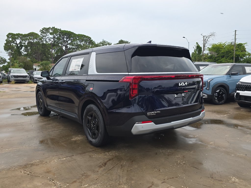 New 2027 Kia Carnival FWD image 6