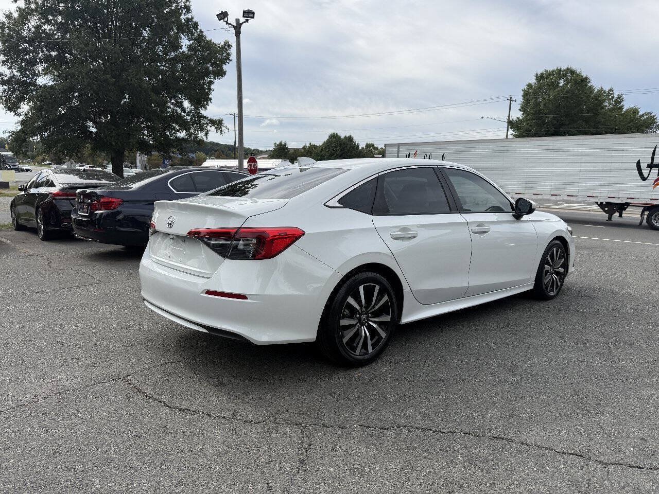 Used 2024 Honda Civic EX image 5