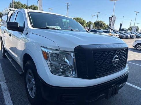 Used 2017 Nissan Titan S RWD image 3