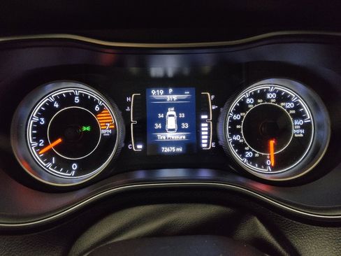 Used 2019 Jeep Cherokee Latitude Plus w/ Comfort/Convenience Group image 23