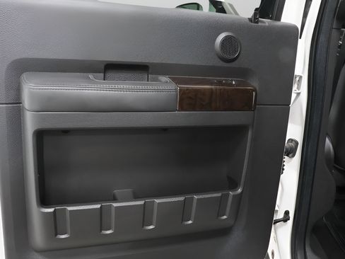 Used 2015 Ford F250 Platinum w/ Platinum Package AWD/4WD image 27
