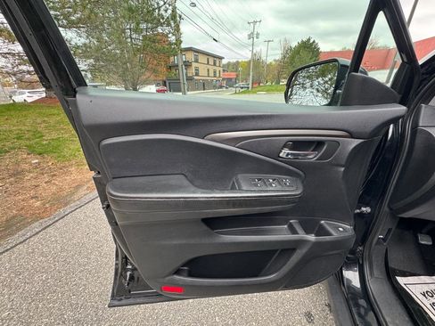 Used 2018 Honda Ridgeline Sport image 12