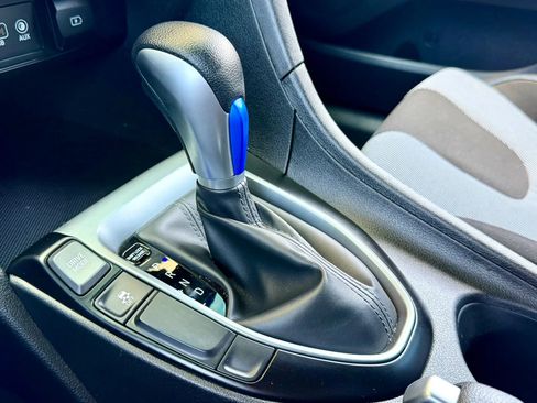 Used 2021 Hyundai Veloster 2.0 image 16