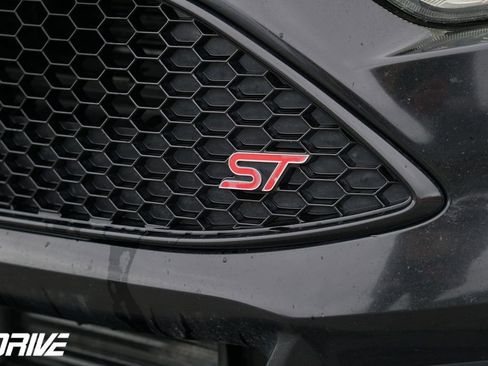 Used 2018 Ford Focus ST w/ Equipment Group 401A image 15