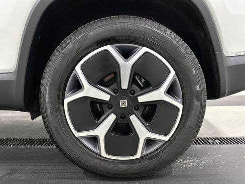 Used 2024 Rivian R1S Adventure AWD/4WD image 10