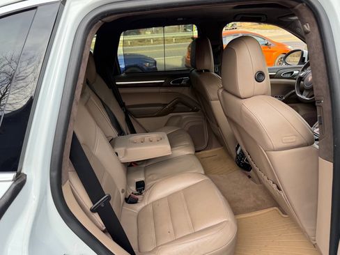 Used 2013 Porsche Cayenne Turbo w/ Premium Pkg Plus image 79