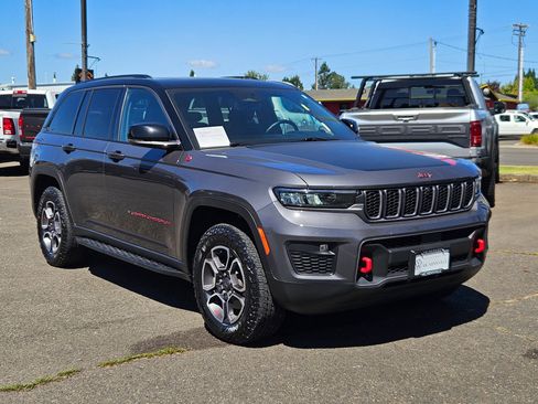 Used 2022 Jeep Grand Cherokee Trailhawk w/ Luxury Tech Group III AWD/4WD image 7