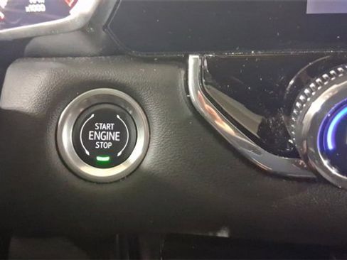 Used 2024 GMC Canyon Elevation w/ Convenience Package image 30