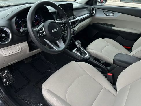 Used 2023 Kia Forte LXS w/ LXS Technology Package FWD image 7