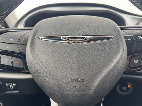 Used 2020 Chrysler Pacifica Touring-L Plus image 8