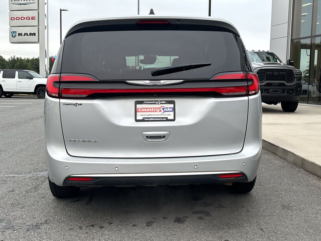 Used 2023 Chrysler Pacifica Touring-L FWD image 8