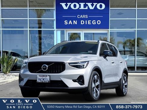 New 2025 Volvo XC40 B5 Plus image 1
