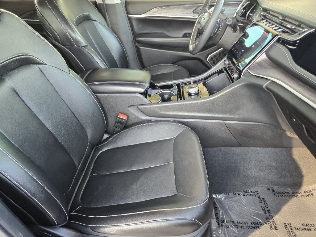 Used 2023 Jeep Grand Cherokee 4WD 4xe image 14