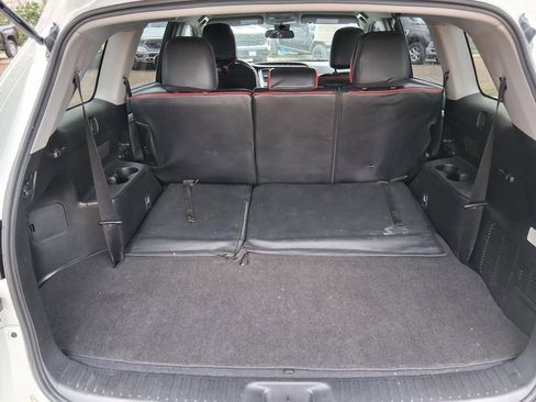 Used 2019 Toyota Highlander LE image 6