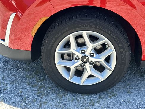Used 2024 Kia Soul LX w/ Option Group 015 FWD image 11