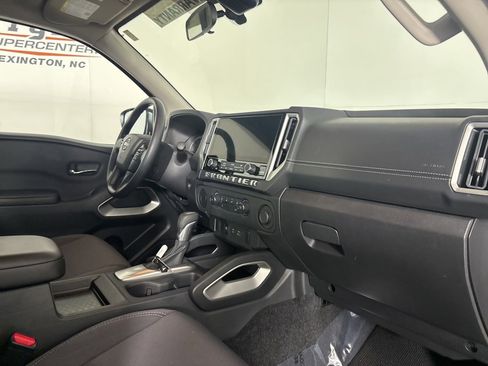 Used 2025 Nissan Frontier SV image 28