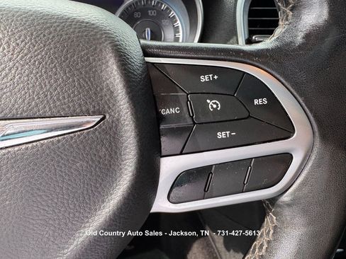 Used 2020 Chrysler 300 Limited RWD image 24