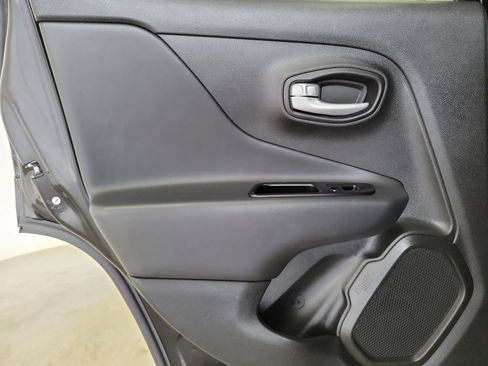 Used 2023 Jeep Renegade Latitude AWD/4WD image 14