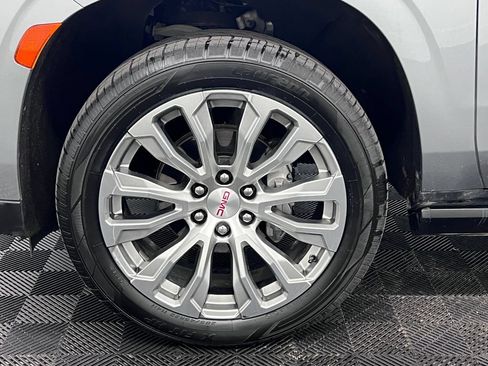 Used 2023 GMC Yukon XL Denali AWD/4WD image 11
