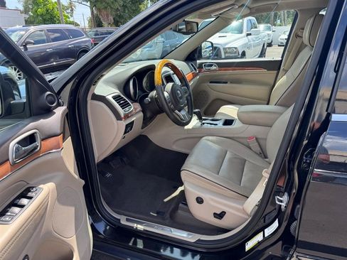 Used 2013 Jeep Grand Cherokee Overland RWD image 19