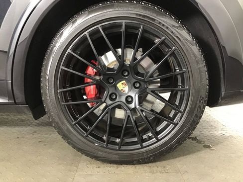 Certified 2022 Porsche Cayenne GTS AWD/4WD image 12