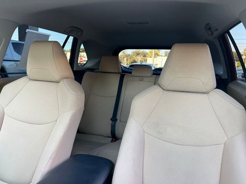 Used 2021 Toyota RAV4 LE image 25