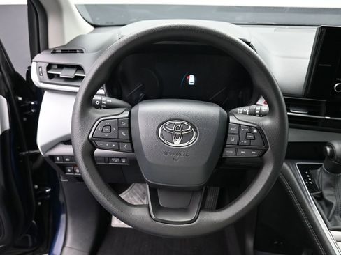 Used 2025 Toyota Sienna LE image 16