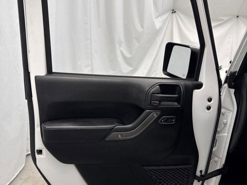 Used 2018 Jeep Wrangler Unlimited Sport image 12